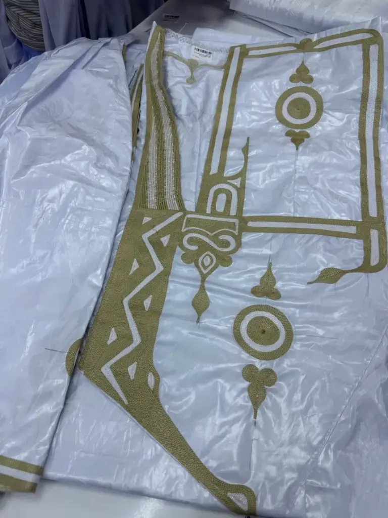 أزبي أبيض دراعة 8 وجاي خياطة داومة  (الكج)