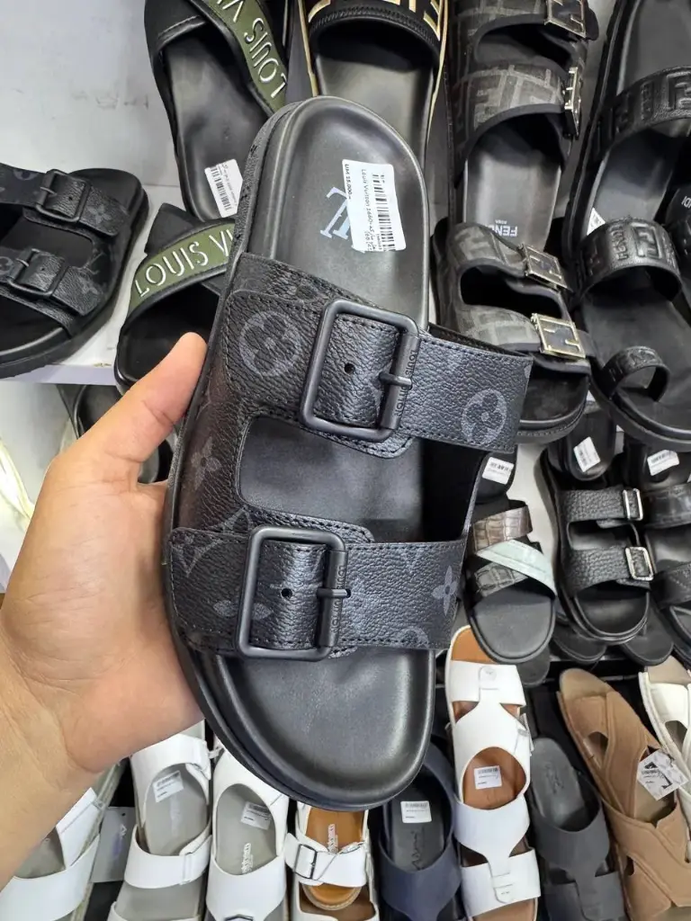 نعل ماركة Louis Vuitton 1680-68