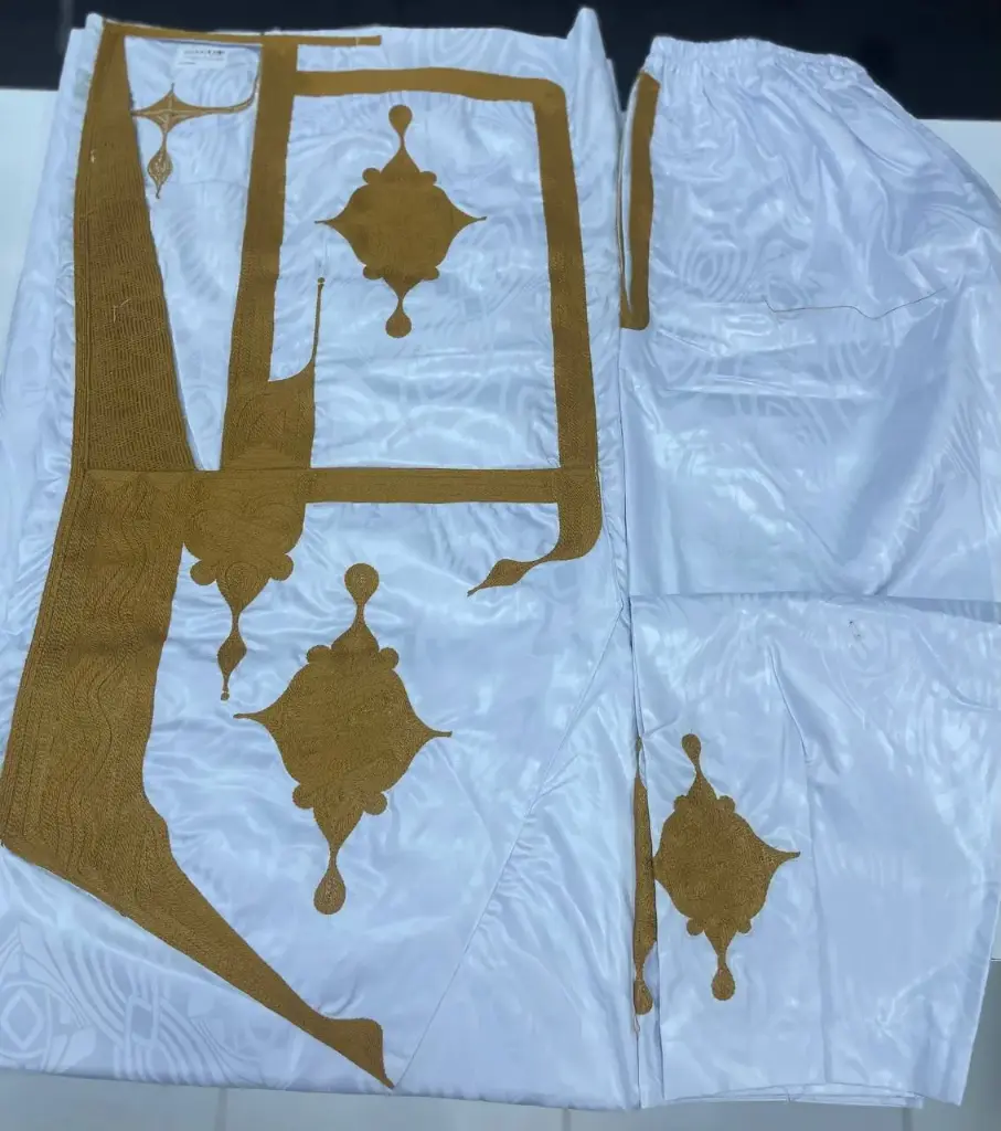 الباشا أبيض 10م بانتلوه سلك احمر