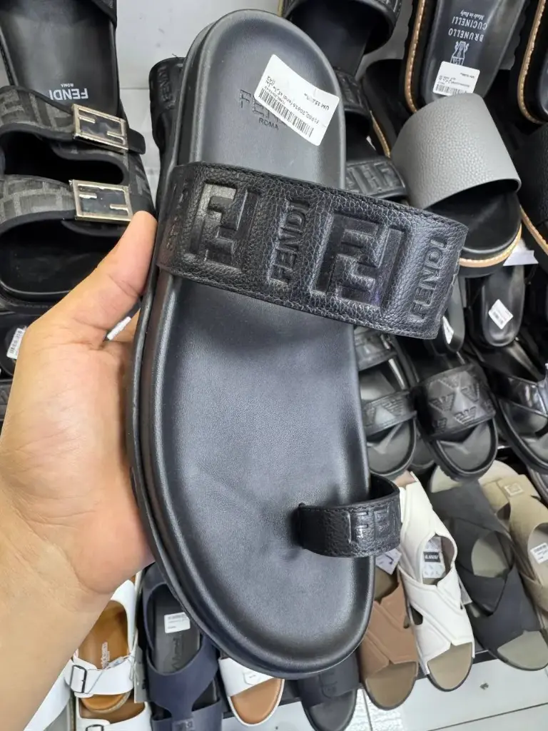 نعل ماركة f1980_20616 fendi
