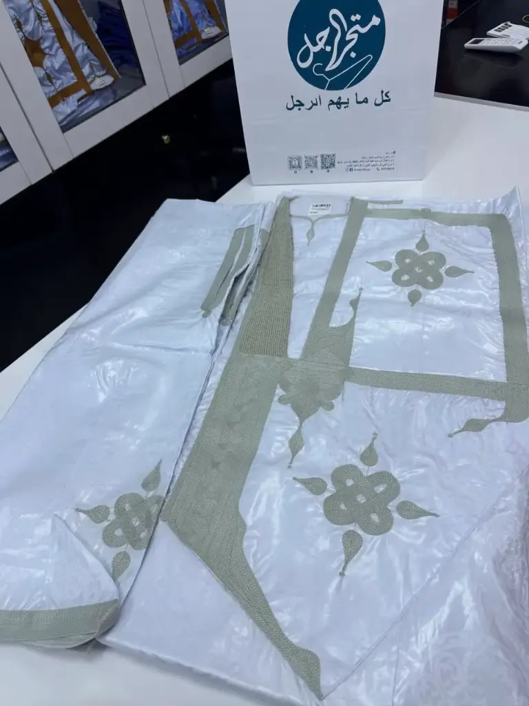 أزبي أبيض دراعة 8 وجاي خياطة داومة  (الكج)