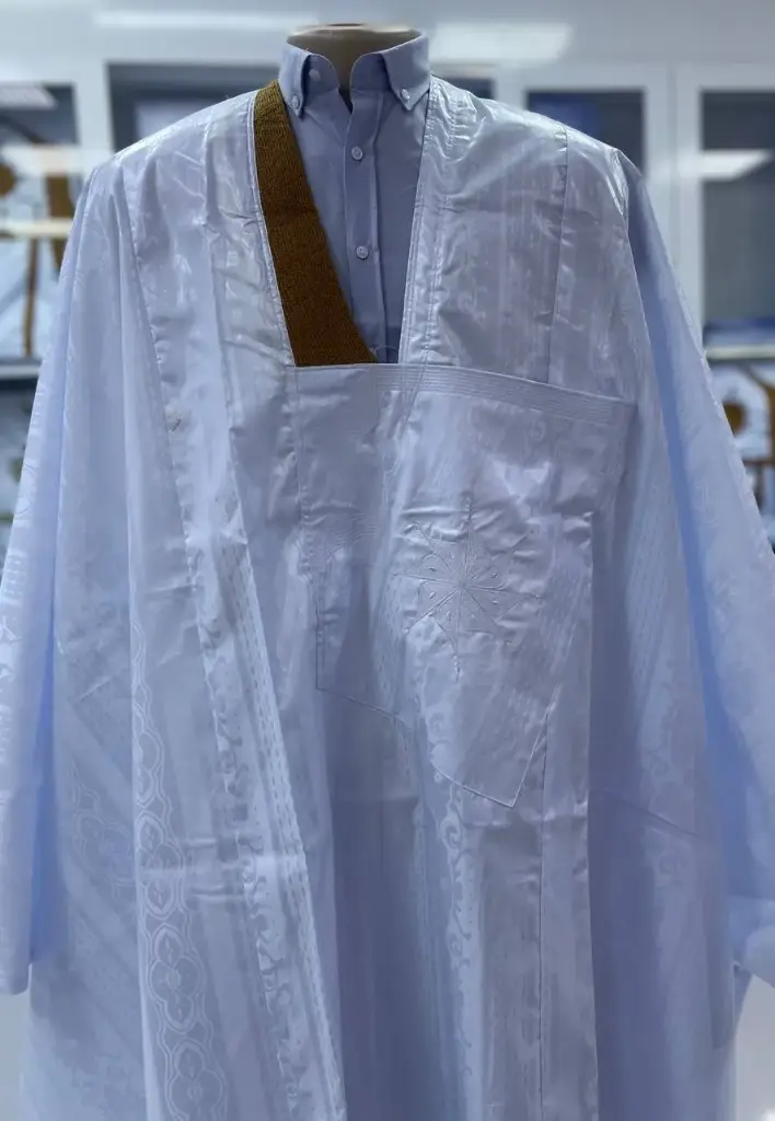 أزبي أبيض دراعة 8م بانتلوه دسيه حديث سيمبل 010